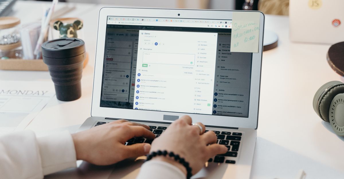 Suite d'emails automatisés envoyés au goutte à goutte sur un écran d'ordinateur